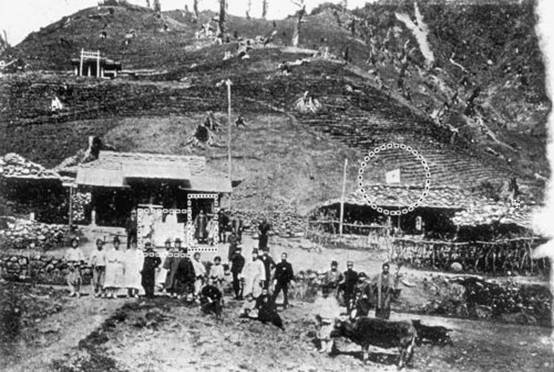 Photo of 3/28/1906 meeting between Ulleungdo County Chief Shim Heung-taek and the Japanese Delegation